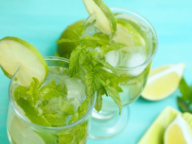 Mojito kokteyl ve malzemeler