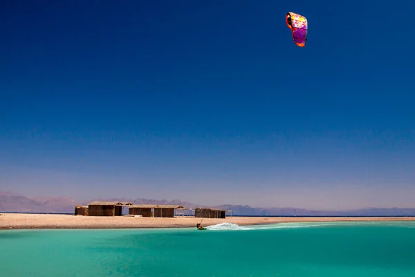 Mavi lagün Kitesurfing.