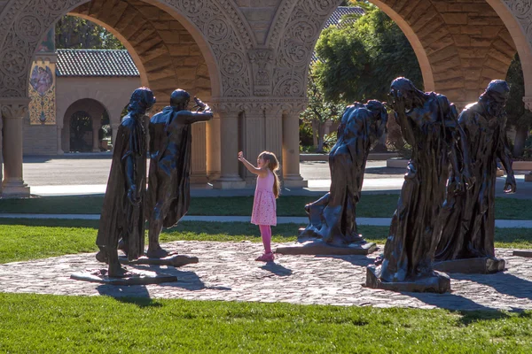 stanford Üniversitesi'nde Rodin bronz heykeller