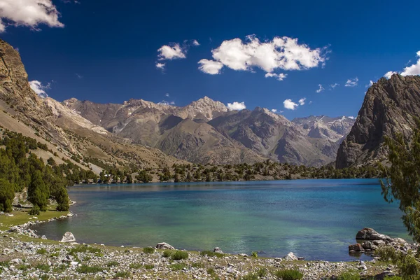 ? ountain Gölü turkuaz su ile