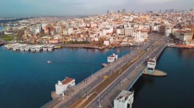 İHA 'yla Galata Köprüsü' ne inmek ve Galata Kulesi 'ni görmek.