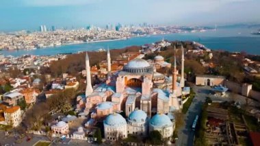 İHA ile dönerken Ayasofya ve İstanbul manzarası.