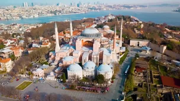 Unik Utsikt Över Hagia Sofia Och Istanbul Med Drönare — Stockvideo