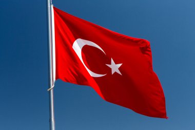 Türk bayrağı çırpınan 