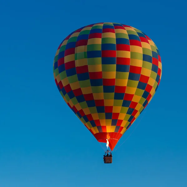 Ballon fliegt auf — Stockfoto