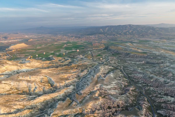 Аэрофотосъемка горного пейзажа — стоковое фото