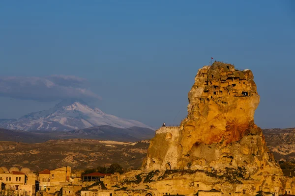 Vista sulla roccia nella luce del tramonto — Foto Stock