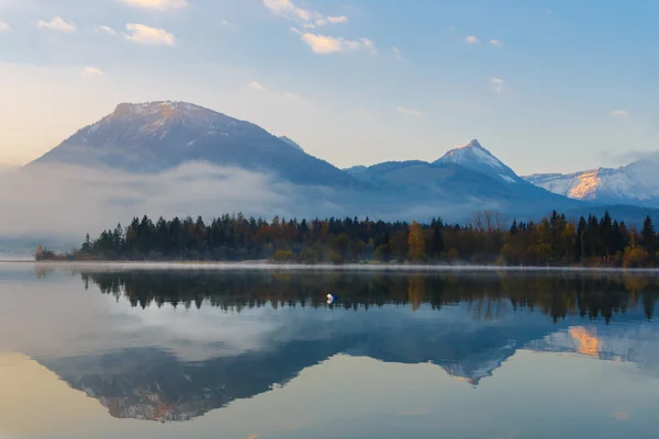 Gölde sabah yansıma