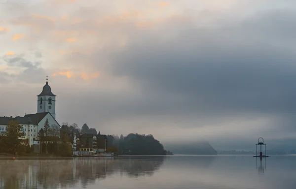 湖の朝反射 — ストック写真