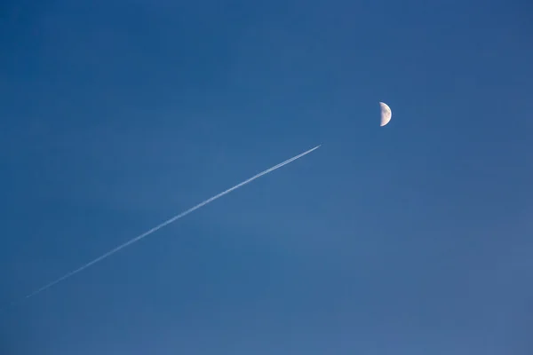 Πτήση προς το φεγγάρι — Φωτογραφία Αρχείου