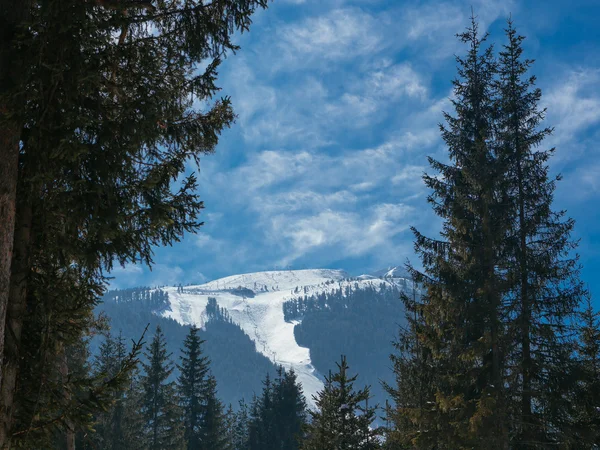Vista do topo da montanha de Todorka equipado com cadeira l — Fotografia de Stock
