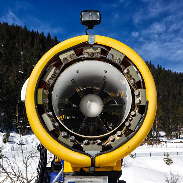 Snow cannon for production of snow on ski slopes — Stock Photo, Image