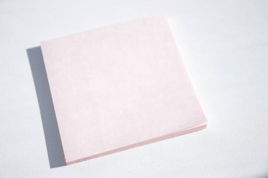 Notlar için pembe kağıt kağıtlar