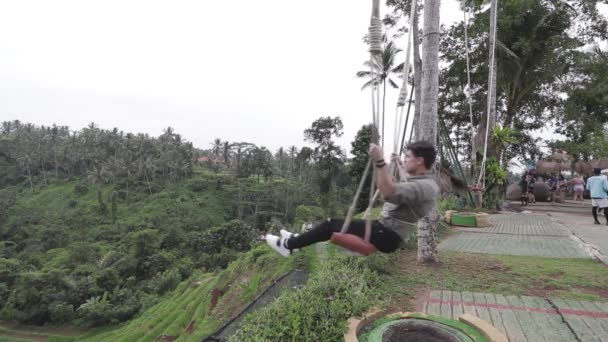 Ubud City Bali Island Country Indonesia 2020 Група Туристів Проїжджає — стокове відео