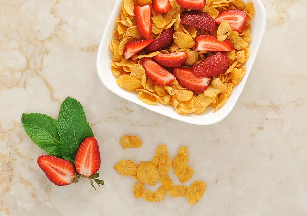 Flake muesli with strawberries cut into pieces — Stock Photo, Image