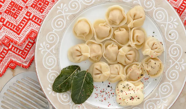 Dumplings met peper en laurier — Stockfoto