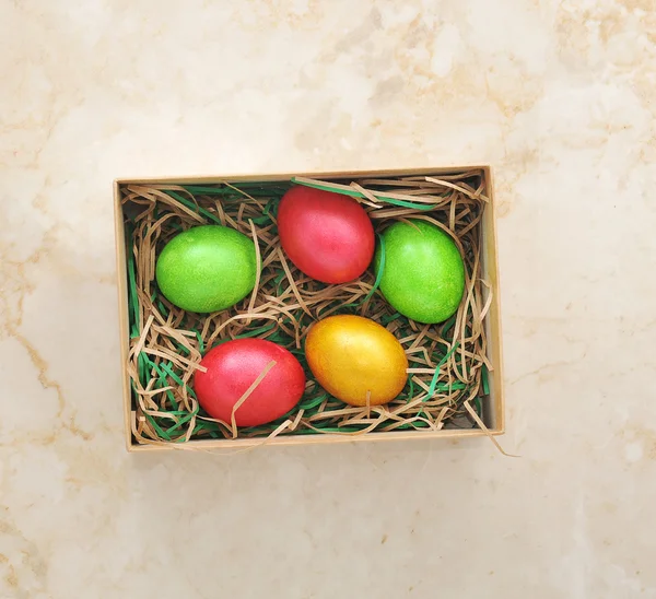 Eieren in papier vak — Stockfoto