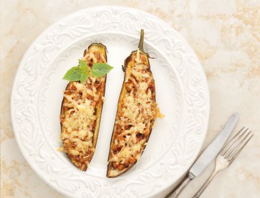 Peynir pişmiş doldurulmuş patlıcan