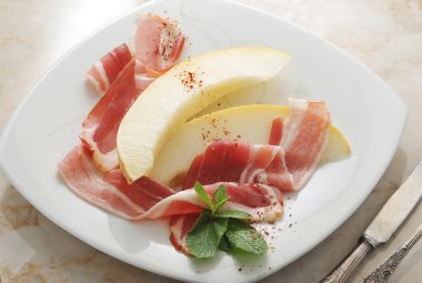 Yapardı ve kavun. Jambon. Geleneksel İspanyol yemeği