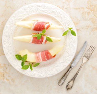 Yapardı ve kavun. Jambon. Geleneksel İspanyol yemeği