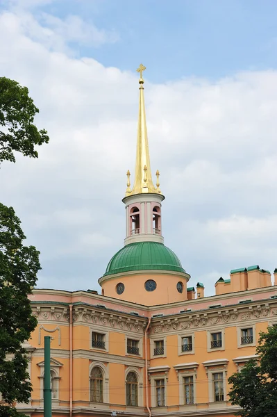 Ακροβατικά Κάστρο Mikhailovsky που βρίσκεται (κάστρο του Αγίου Μιχαήλ, μηχανικοί κάστρο) — Φωτογραφία Αρχείου