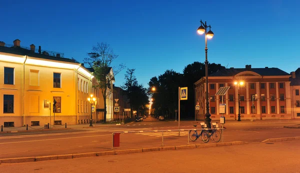 Vista noturna da bicicleta Estacionamento no período de noites brancas — Fotografia de Stock
