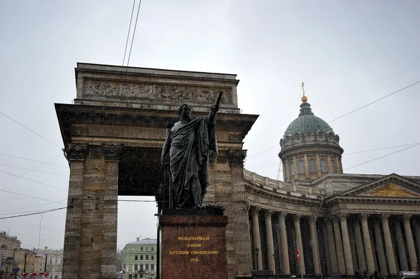 Kazan Cathedral and the monument to Kutuzov, St. Petersburg, Rus — Stock Photo, Image