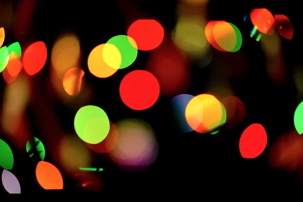 Fundo abstrato de luzes em brinquedos na árvore de Natal — Fotografia de Stock