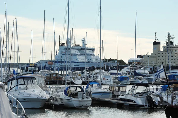 Helsinki, Finlandia, 28 de septiembre: amarre Marina en el centro de H —  Fotos de Stock