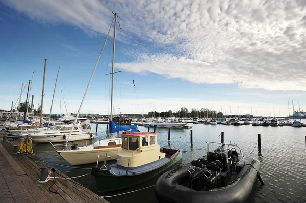 Helsinki, Finnland, 28. September: Liegeplatz Yachthafen im Zentrum von Helsinki — Stockfoto