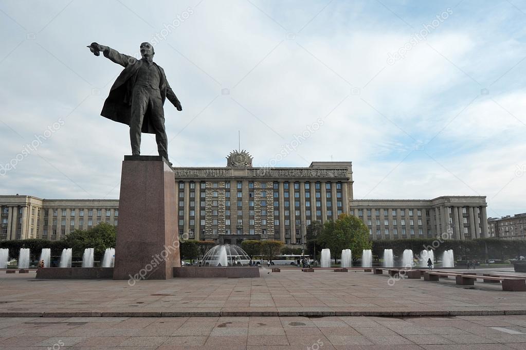 Moscow square and the monument to Lenin in St. Petersburg, Russi