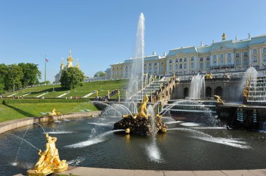 St. Petersburg, Rusya Federasyonu - 26 Mayıs: Peterhof çeşme 