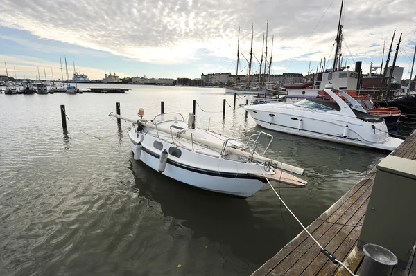 Helsingfors, Finland, 28 September: berth Marina i centrum av H — Stockfoto