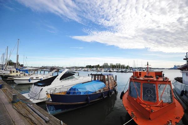 Helsinki, Finnland, 28. September: Liegeplatz Yachthafen im Zentrum von Helsinki — Stockfoto