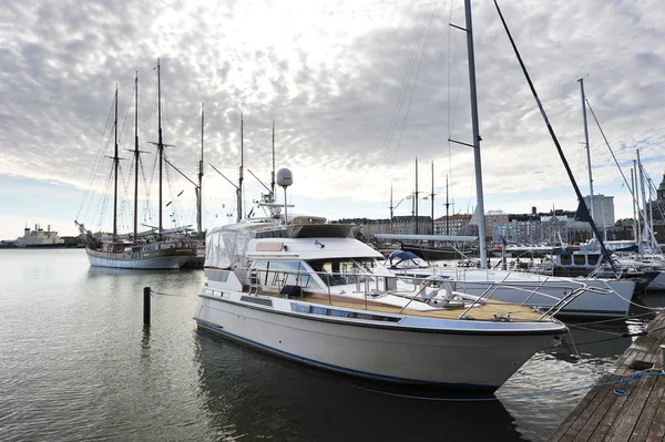 Helsinki, Finland, 28 September: berth Marina in the centre of H — Stock Photo, Image