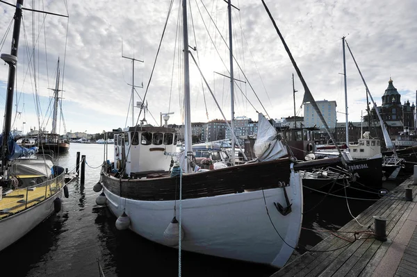 Helsinki, Finlandia, 28 de septiembre: amarre Marina en el centro de H —  Fotos de Stock