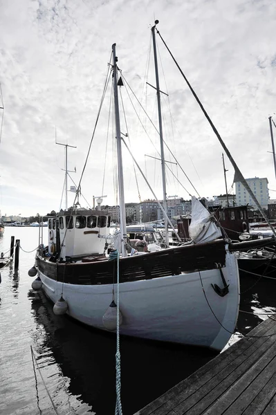 Helsinki, Finnland, 28. September: Liegeplatz Yachthafen im Zentrum von Helsinki — Stockfoto