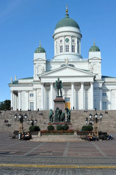 헬싱키, 핀란드, 9 월 28 일: 성당 주위 도시 생활 — 스톡 사진
