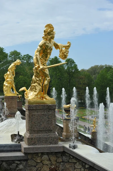 Fontana del Peterhof "Sansone che strappa la bocca del leone " — Foto Stock