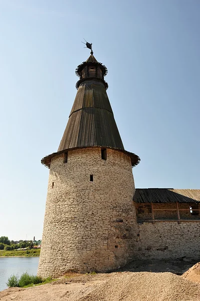 Aussichtsturm des alten Kreml in Pskov, Russland — Stockfoto