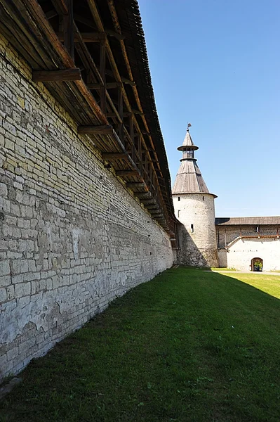 Türme des alten Kreml in Pskov, Russland — Stockfoto