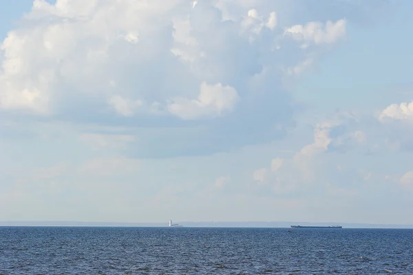 空と海の青色の背景 — ストック写真