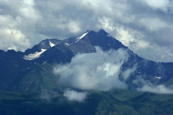 De Kaukasus in de buurt van Rosa Khutor, Sochi, Rusland — Stockfoto