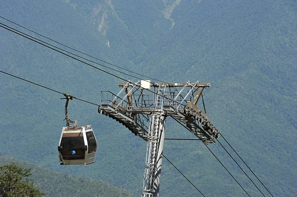 Dağ kablo demiryolu Rosa Khutor, Sochi, Rusya Federasyonu — Stok fotoğraf