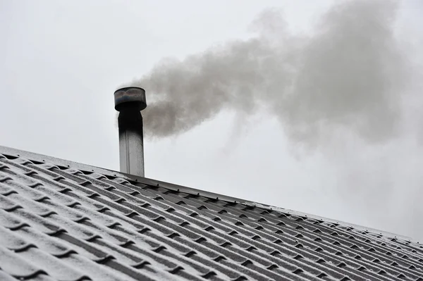 El humo de los baños de la chimenea —  Fotos de Stock