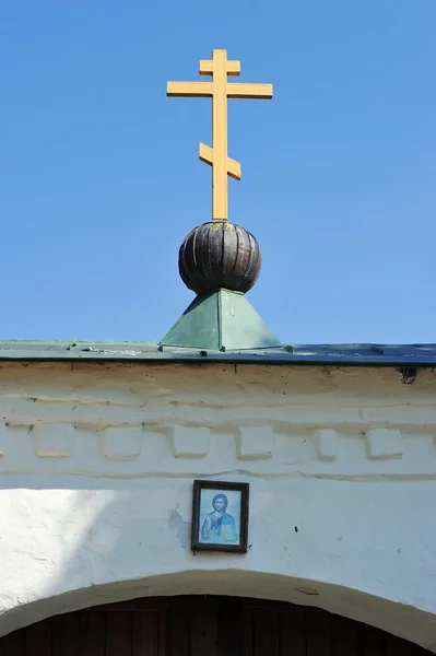 Ortodoxa korset och ikonen på hänrycka av Mirozhsky monaste — Stockfoto