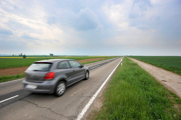 Speed auto asphalt road