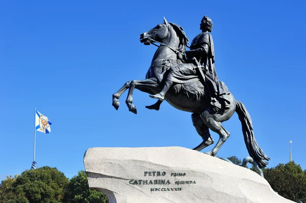 A estátua do cavaleiro de bronze em São Petersburgo, Rússia — Fotografia de Stock