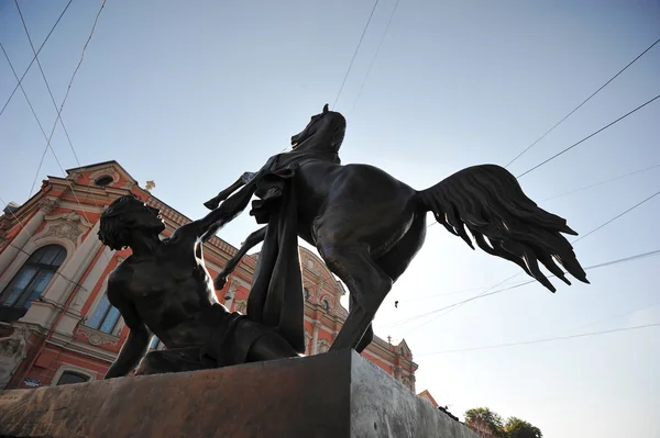 San Petersburgo, Rusia, 7 DE SEPTIEMBRE: escultura a caballo — Foto de Stock