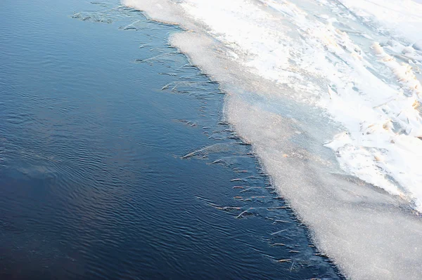 Gelo congelado no rio — Fotografia de Stock